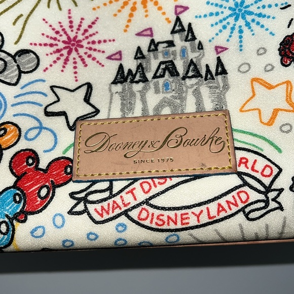 DOONEY & BOURKE  DISNEY ICON TOTE BAG👛👜💝👑💝👛👜💝👑💝 MICKEY MOUSE TOTE - Picture 2 of 13